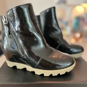 Girls size 4 Sorel parent leather Joan of Arc booties